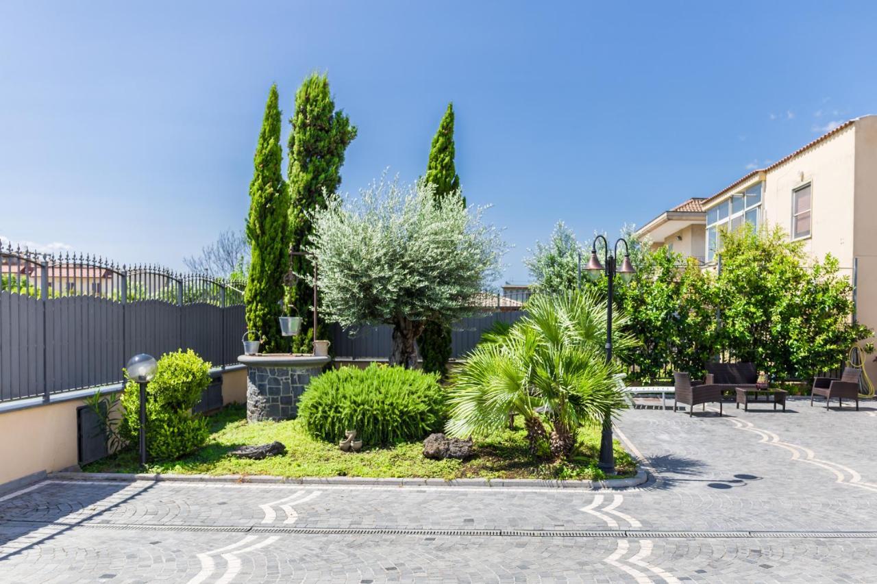 Atrium Pompei Villa Exterior photo